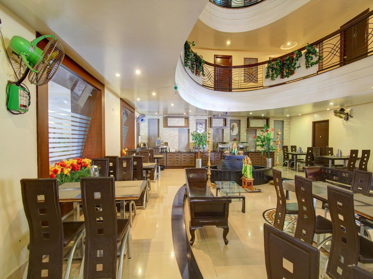 Hôtel Oyo 8892 Kadambari Regency à Angamaly Extérieur photo