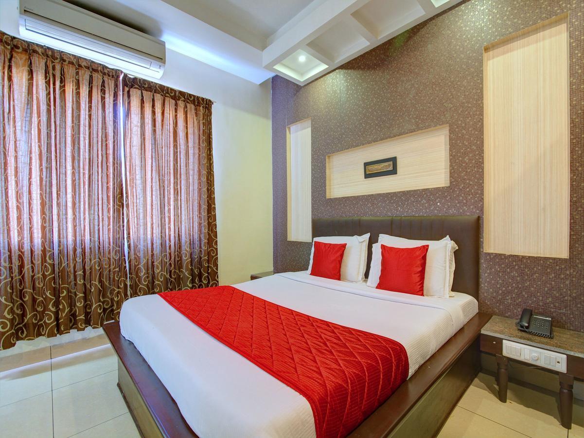 Hôtel Oyo 8892 Kadambari Regency à Angamaly Extérieur photo